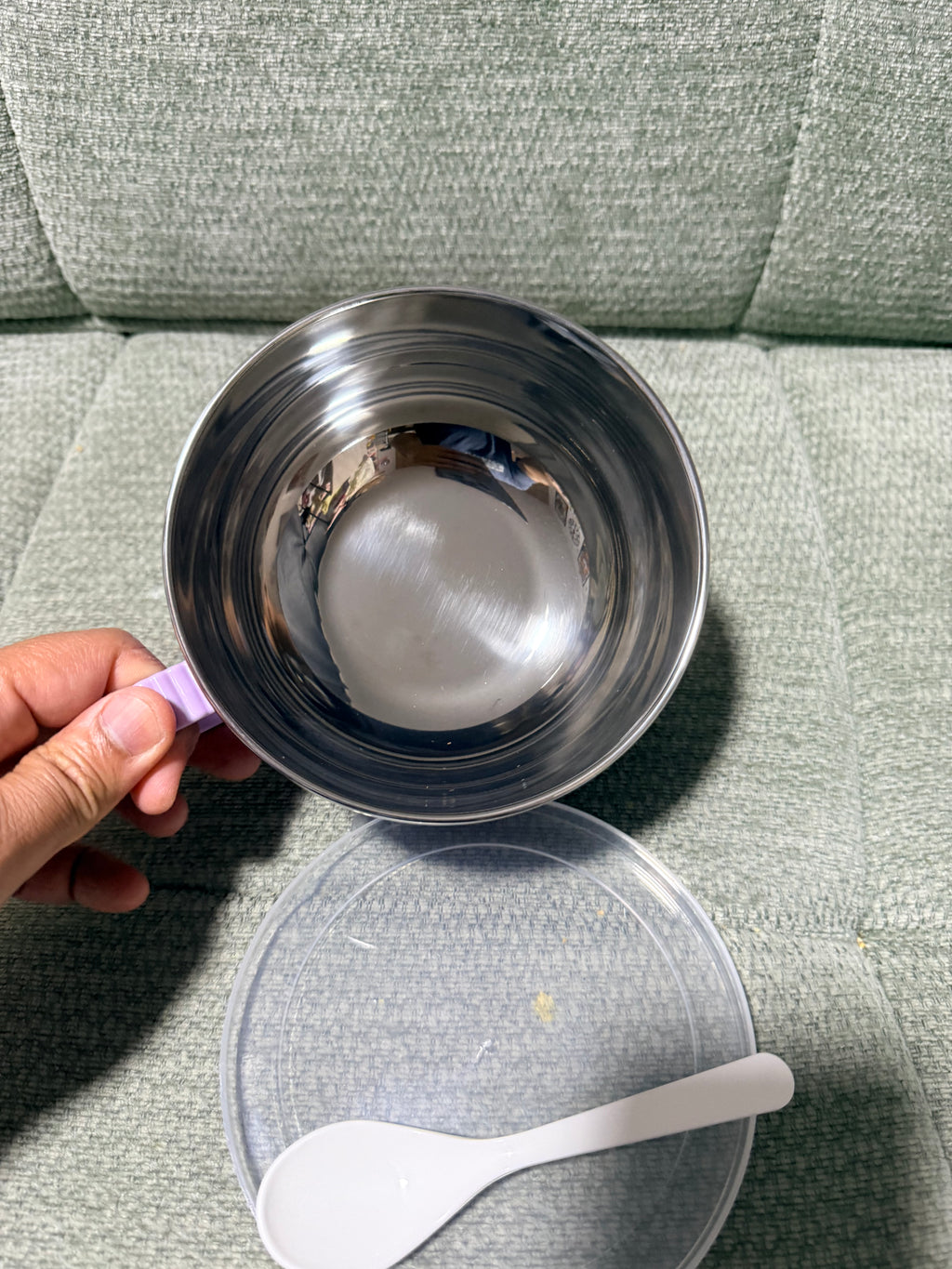Purple textured soup bowl with transparent lid and white spoon for home, office and travel meals.
